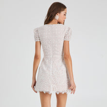 Load image into Gallery viewer, DAISY
