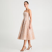 Load image into Gallery viewer, VIVI
