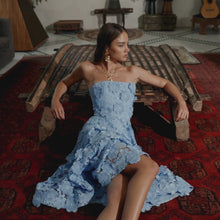 Charger et lire la vidéo dans la visionneuse de la Galerie, FLORENCE
