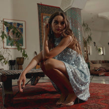 Charger et lire la vidéo dans la visionneuse de la Galerie, MEGAN
