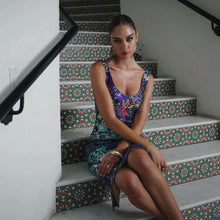 Load and play video in Gallery viewer, MYRA
